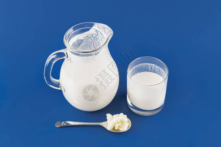 是一种由开菲尔谷物制成的发酵乳饮料图片