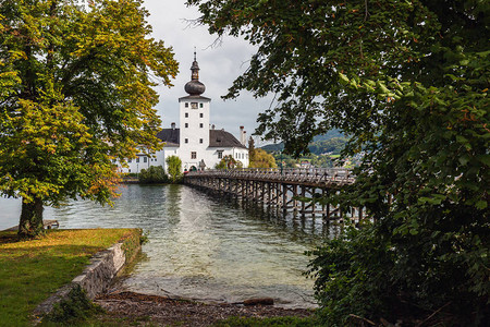 Gmunden市Traunsee湖的SchlossOrt或Orth的风景是一图片
