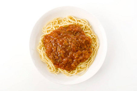 白色背景上的肉酱意大利面图片素材