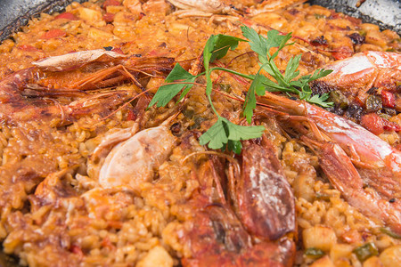 传统海鲜饭的细节与大虾图片