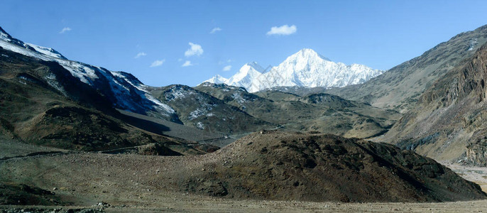 皮林山谷的V形支线山脊曲折的河流山谷图片