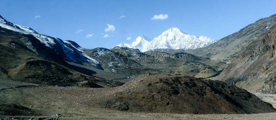 皮林山谷的V形支线山脊曲折的河流山谷图片