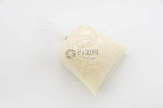 白底塑料袋中的日本食物豆小豆冲纳瓦图片