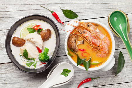 TomYum和TomKha传统泰国汤图片