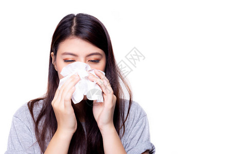 美丽的亚洲女人感冒或流感她感到恶心和头晕漂亮的女孩用纸巾擤鼻涕她有鼻塞或鼻塞和流鼻涕背景图片