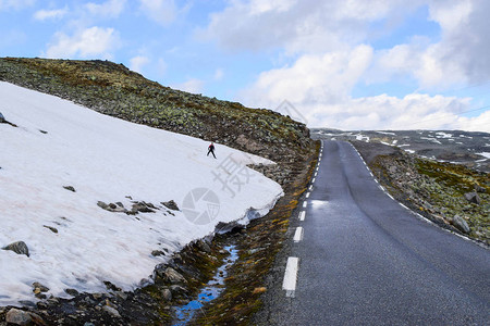 挪威全国旅游雪路Aurlandsvegenf24图片