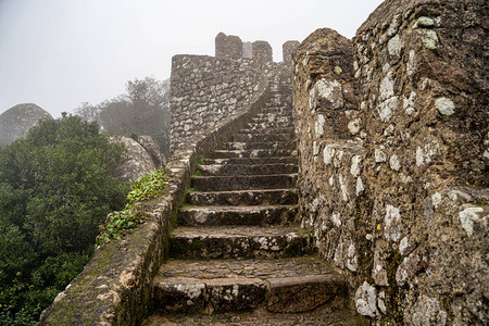 走向最高点的阶梯在摩拉什城堡图片