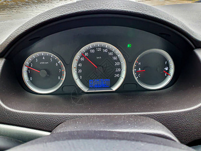 汽车仪表板超速计圆形气压计油和燃料水平里程图片