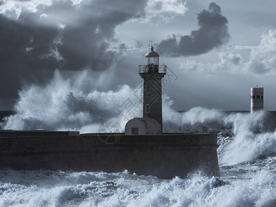 海风暴时杜罗河口红外背景图片