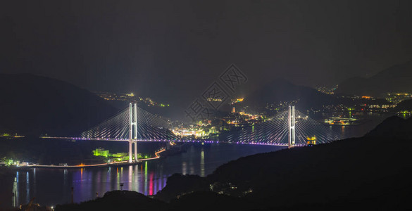 长崎市的夜晚灯火通明稻佐山观景台甲板的全景夜世界著名的风景名胜区图片