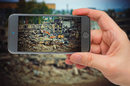 被摧毁的工业企智能手机的照片智能手机在手屏图片