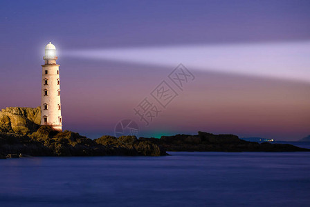 海上日落灯塔与夜景灯塔图片