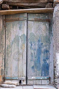 旧的双闭木制门窗图片