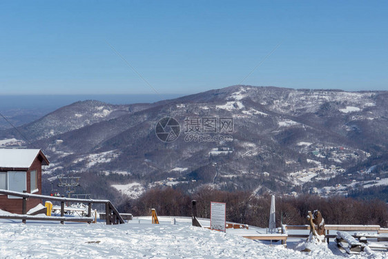 从Czantoria山顶的冬季山景雪图片