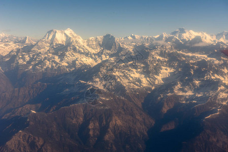 喜马拉雅山脊与Melungtse山在尼泊尔图片