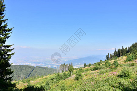 美丽的风景和山脉和天空图片