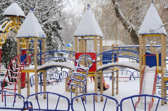 冬季儿童游乐场图片