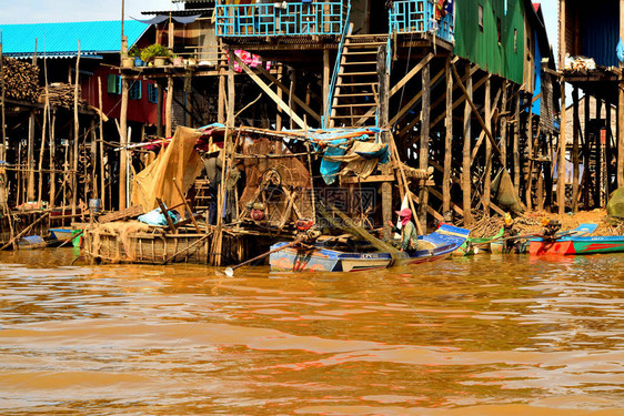 柬埔寨TonleSap湖岸边令人惊叹的KampongKhlean图片