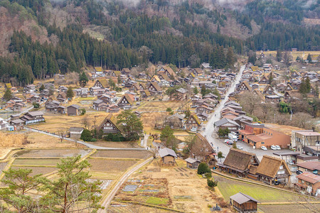 日本岐阜县白川乡村的传统小屋图片