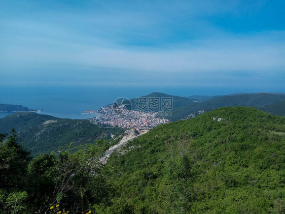 美丽的小镇从上面看布德瓦城市景观黑山夏季城市海图片