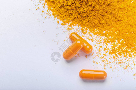 替代药物抗氧化剂食品和草药补救概念灰色背景的松黄药图片
