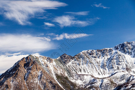 冰雪高山顶的冰川峰图片