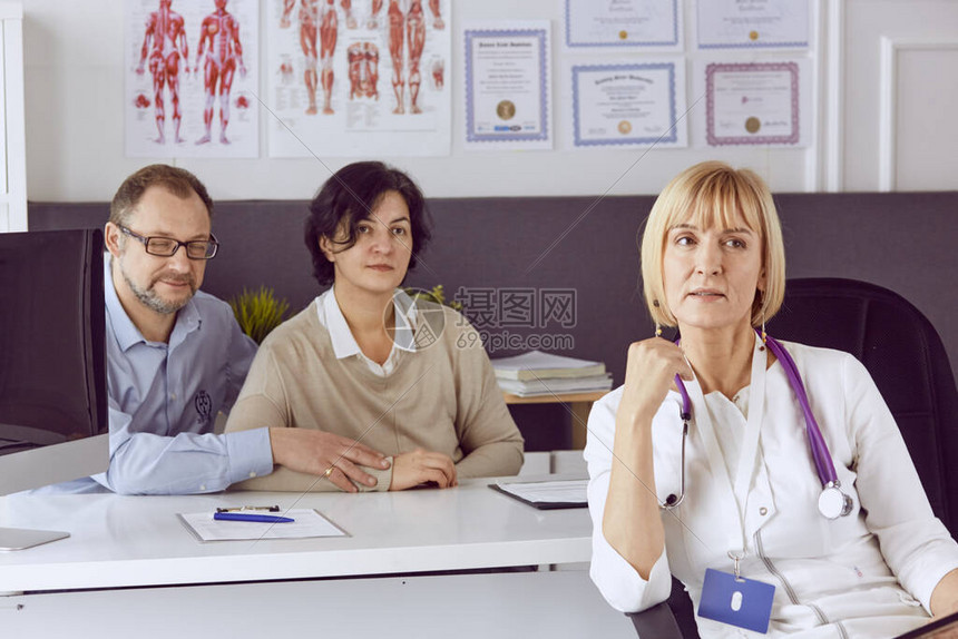 双方巨星云集 孔蒂与克洛普战术博弈 直击比赛关键时刻与精彩瞬间
