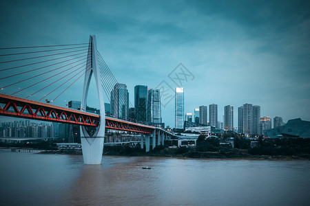 摩天大楼和长江沿岸的桥梁重庆市图片