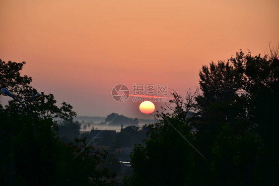 美丽的日落和日出和太阳图片