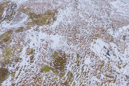 欧洲的白色雪山鸟瞰图图片