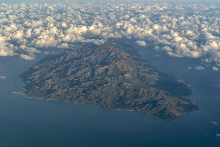 从空中从墨西哥上空的中观察中发现Cerralvo岛bjacali图片