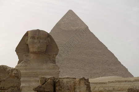吉萨高原上的大狮身人面像和埃及的图片