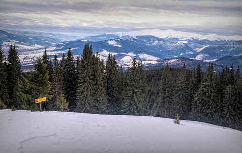东欧喀尔巴阡山脉的冬季图片