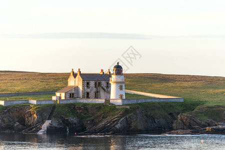 联合王国苏格兰的小岛屿海上小岛灯塔公图片
