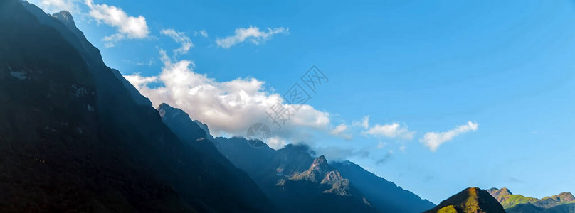 山脉日落景观云全景观天空全景图片