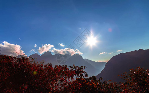 山脉日落景观云全景观天空全景图片