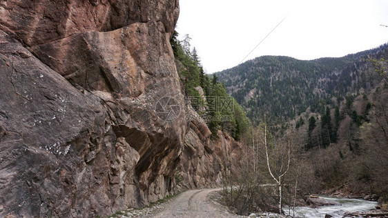 北高加索地区是独立公路旅行的极好地方图片