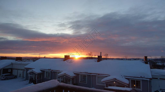 小雪gif日出在瑞典北部的一个小雪镇上太阳背景