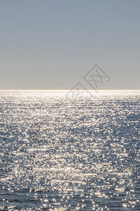 海景阳光和天际线图片