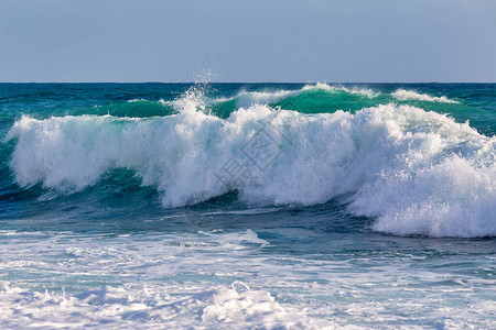 海浪曲线在暴风天气日形成风暴在海图片