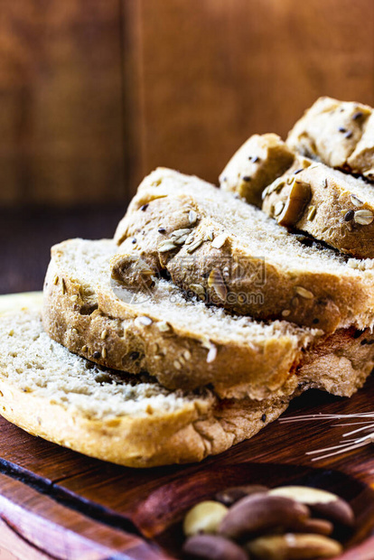 切片面包亚麻籽和栗子Vegan面包图片