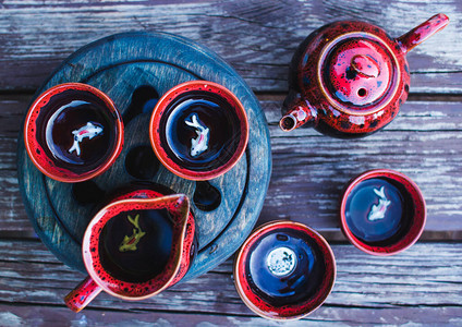茶叶仪式的盘子图片