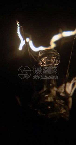 在黑色背景上白炽灯丝钨灯高清图片下载-正版图片506443622-摄图网