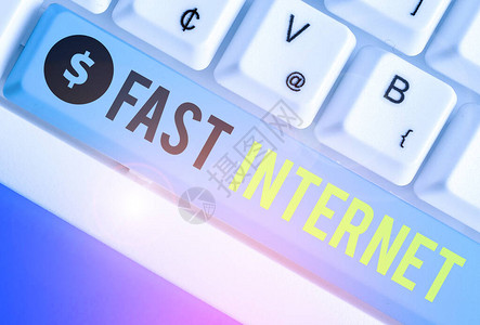 显示快速互联网的概念手写用于比平均速度更快的Internet服务的图片