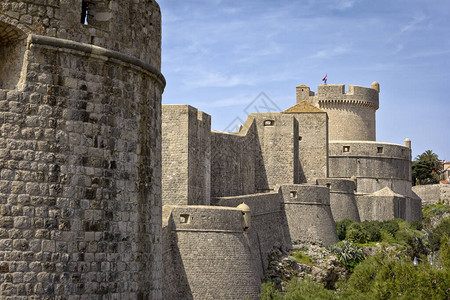 从Dubrovnik堡垒看中世纪防御工事的一部分图片