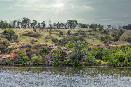 Dnieper河和Khortytsia岛夏季风景图片