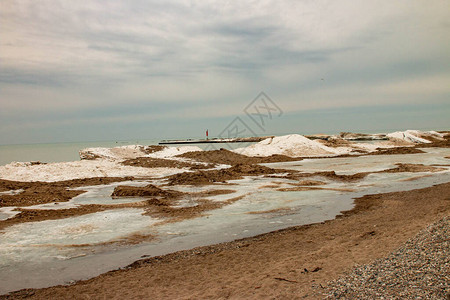 在加拿大冬季的金卡士海滩上图片