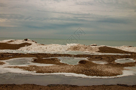在加拿大冬季的金卡士海滩上图片