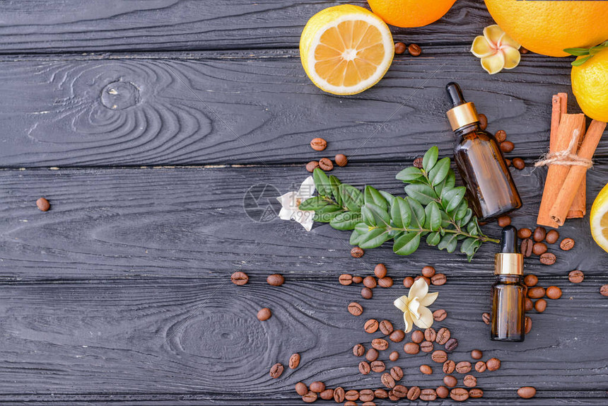 桌上有精油的瓶子高清图片下载-正版图片506454150-摄图网