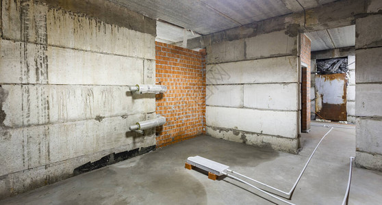 大型建筑物地下室的混凝土施工图片